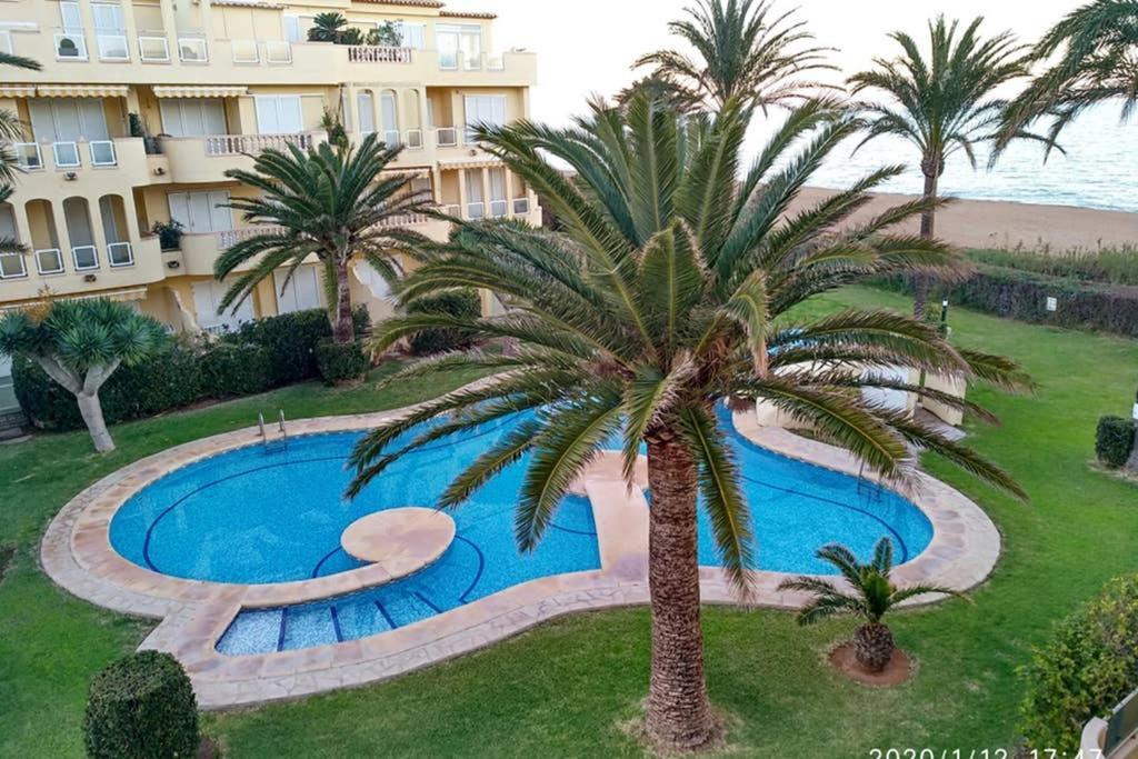 Estupendo Apartamento En Primera Linea De Playa Y Con Vistas Al Mar Dénia Esterno foto