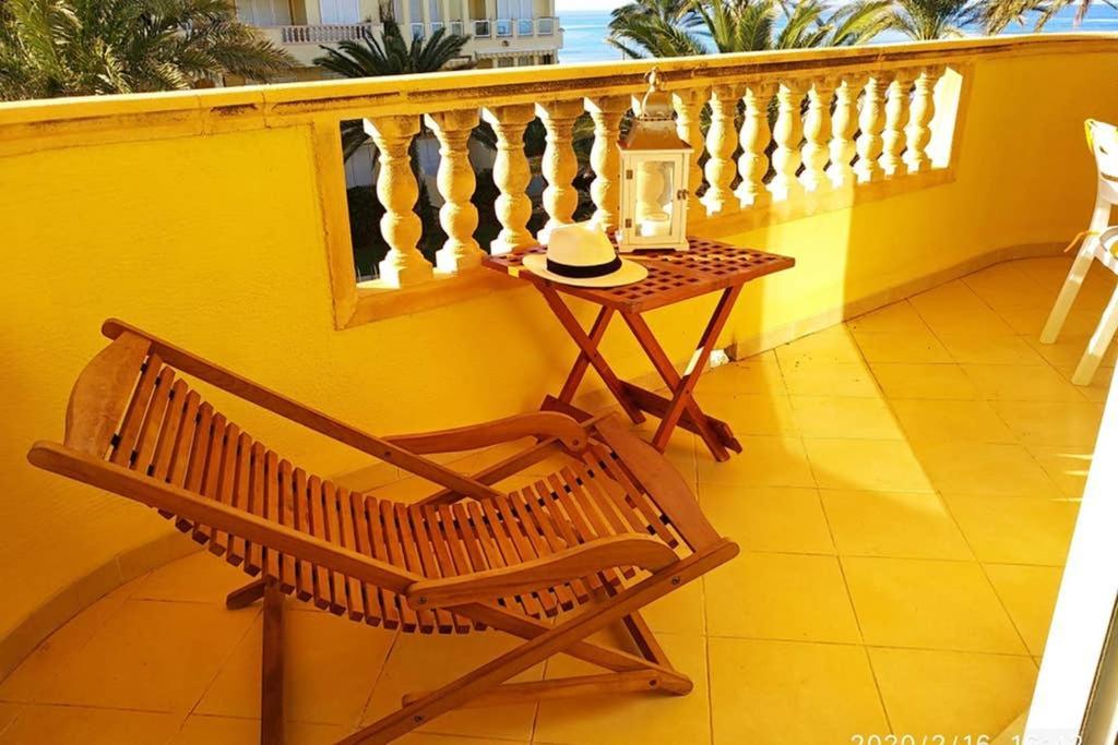Estupendo Apartamento En Primera Linea De Playa Y Con Vistas Al Mar Dénia Esterno foto
