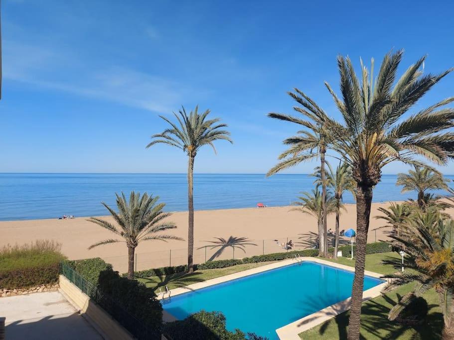 Estupendo Apartamento En Primera Linea De Playa Y Con Vistas Al Mar Dénia Esterno foto
