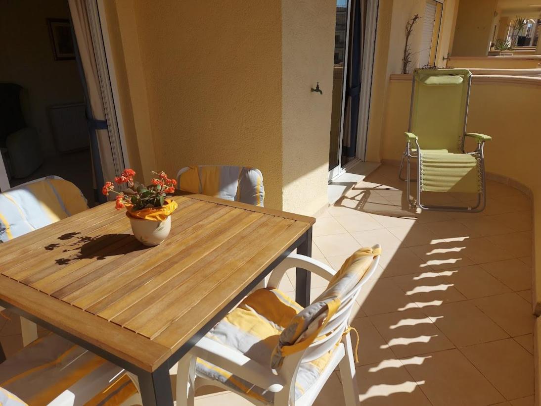 Estupendo Apartamento En Primera Linea De Playa Y Con Vistas Al Mar Dénia Esterno foto